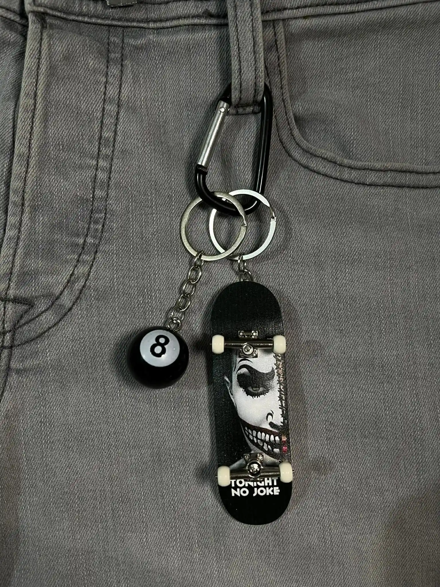 finger-skateboard-keychain